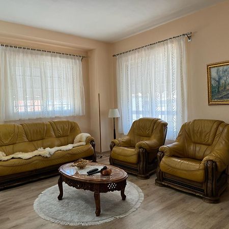 Era'S Apartment Tirana Buitenkant foto