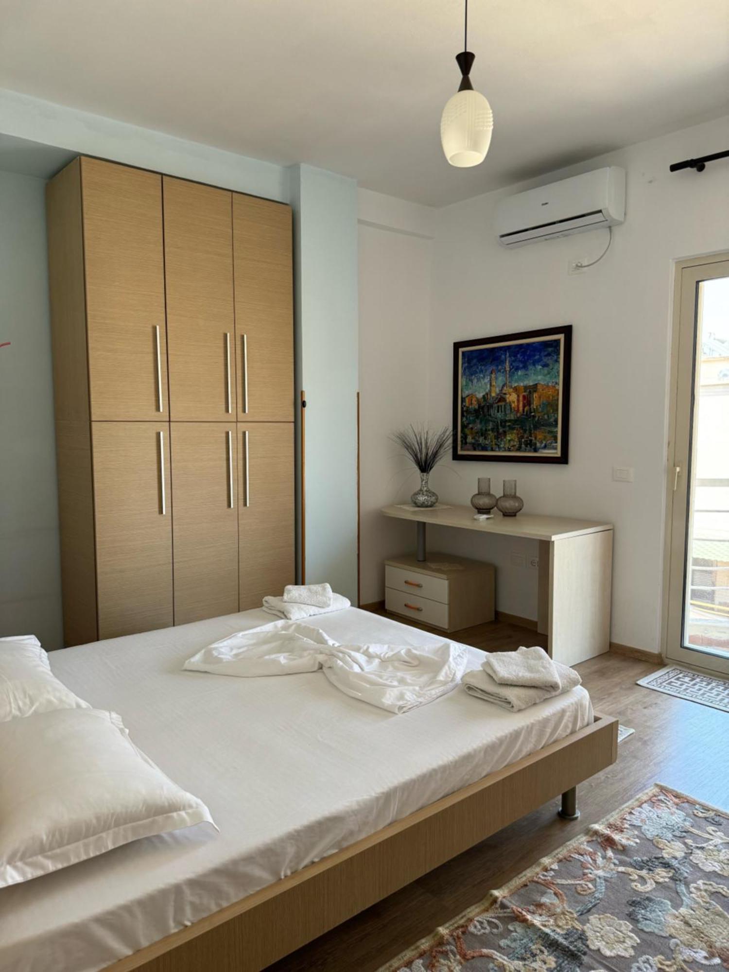Era'S Apartment Tirana Buitenkant foto