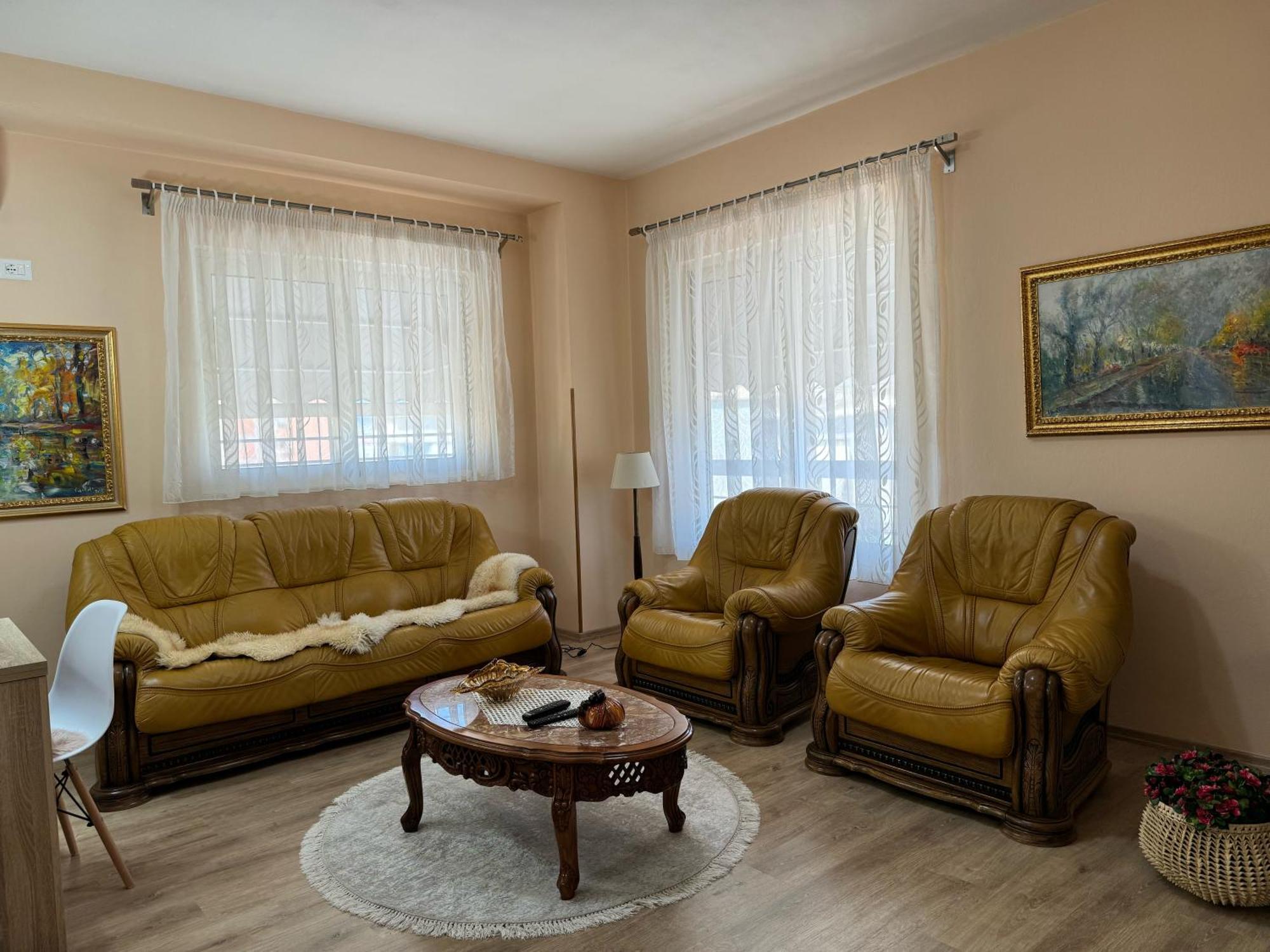 Era'S Apartment Tirana Buitenkant foto